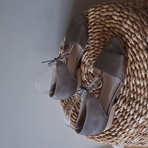 Eileen Fisher Womens Ely Metallic Pewter Grey 1" Wood Heel Sandals Tie Front 8.5